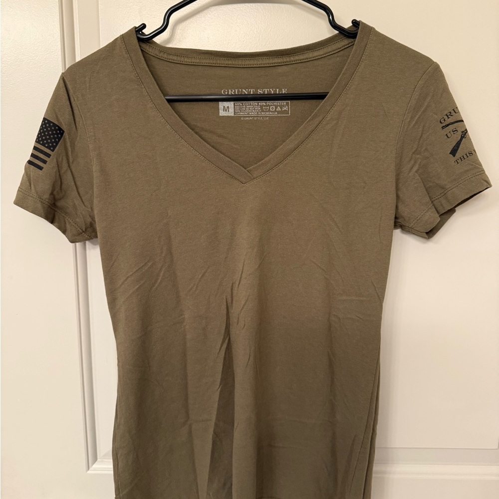 Grunt Style Women's V-Neck Tee in Olive Green with Sleeve Flags